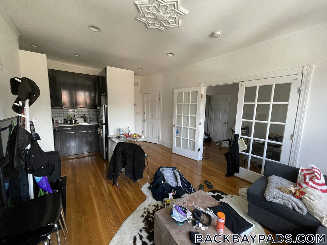 Primary Photo - 254 Newbury St