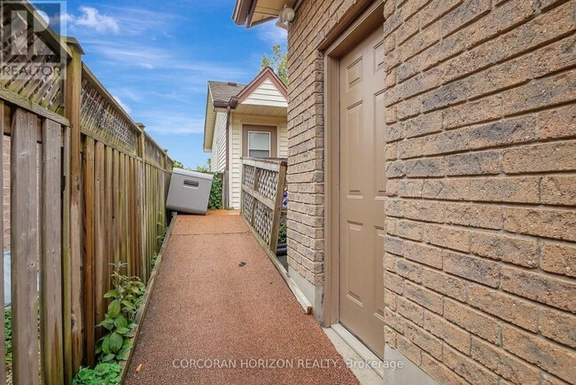 Building Photo - 43 Holm St