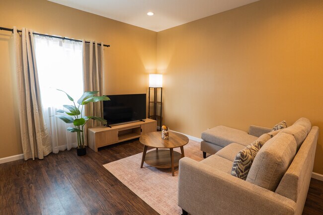 Sala de estar y cocina - 938 S Bernal Ave