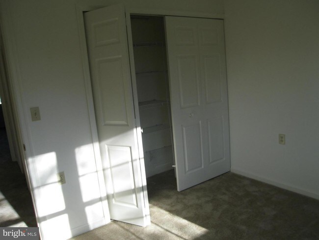 Building Photo - 60 Sanibel Ln