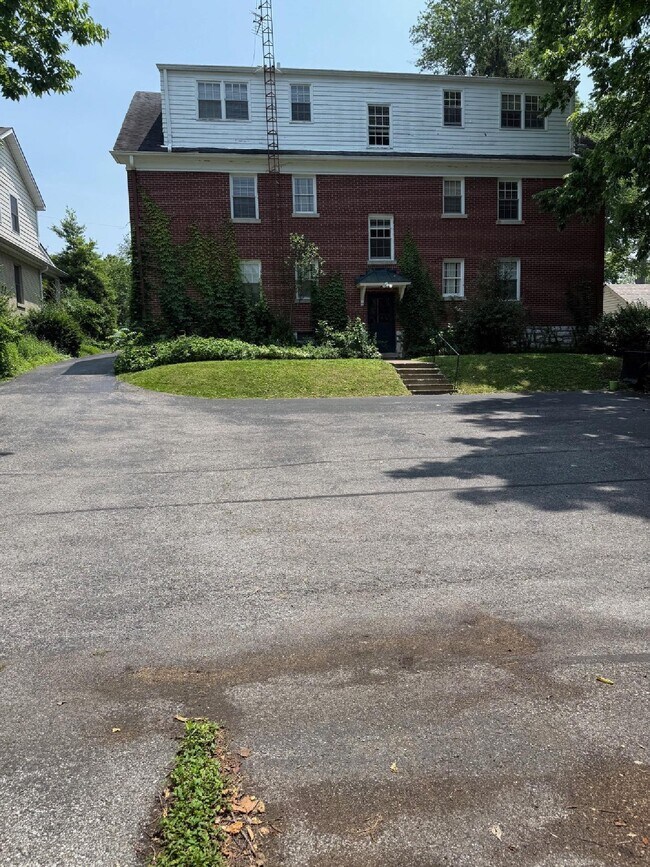 Foto del edificio - 237 McDowell Rd