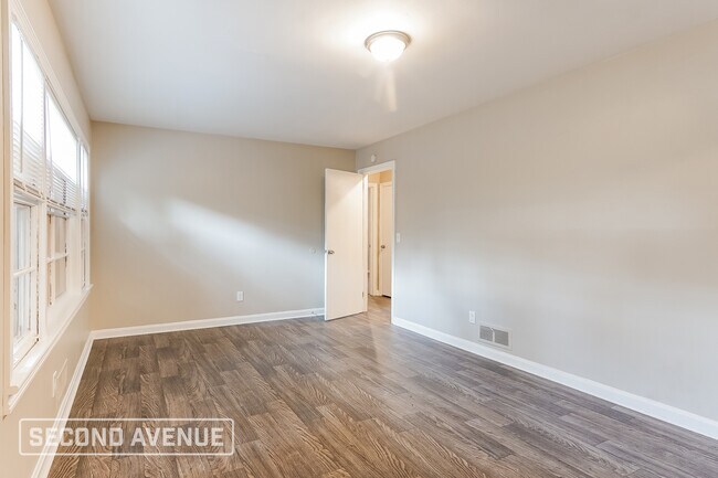 Foto del edificio - 9725 Red Ln Dr