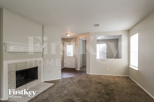 Foto del edificio - 8126 Liberty Point Ln