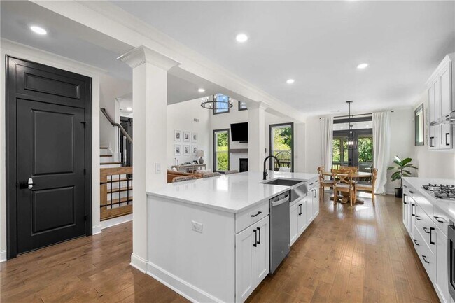 Foto del edificio - 520 Walden Glen Ln