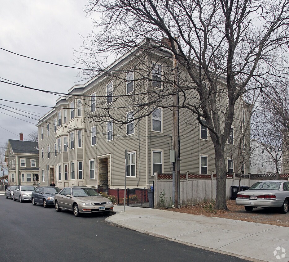 Building Photo - 181 Erie St