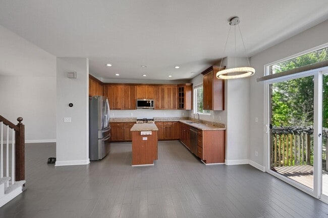 Building Photo - Spacious 5BR House in Aurora