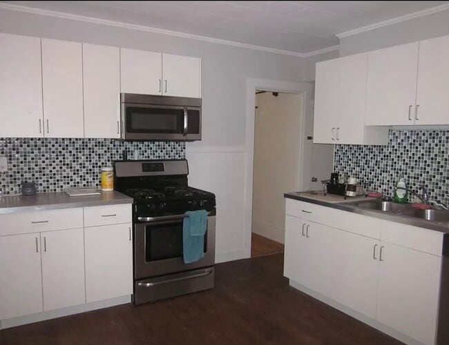Building Photo - 17 Holworthy Pl
