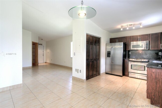 Foto del edificio - 6950 NW 174th Terrace