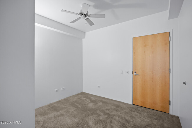 Building Photo - 7137 E Rancho Vista Dr