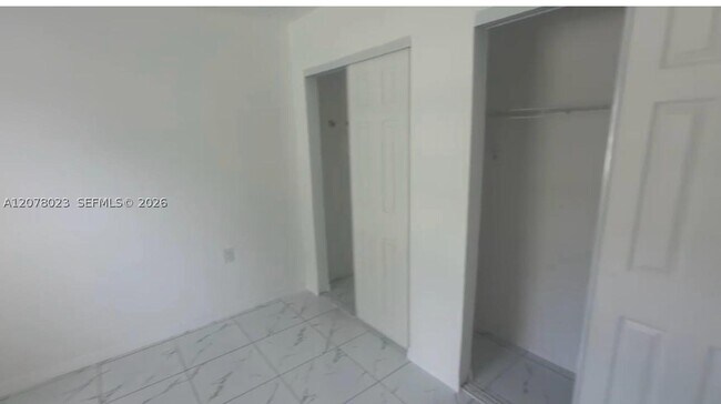 Building Photo - 1710 0