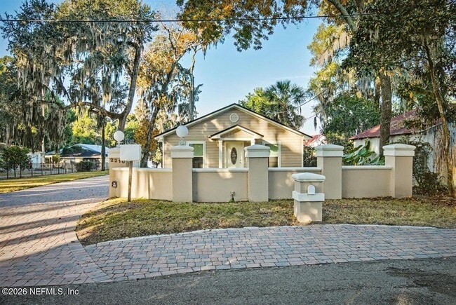 Building Photo - 2210 Shepard St