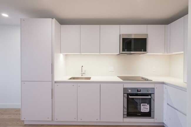 Building Photo - 3460 Durocher