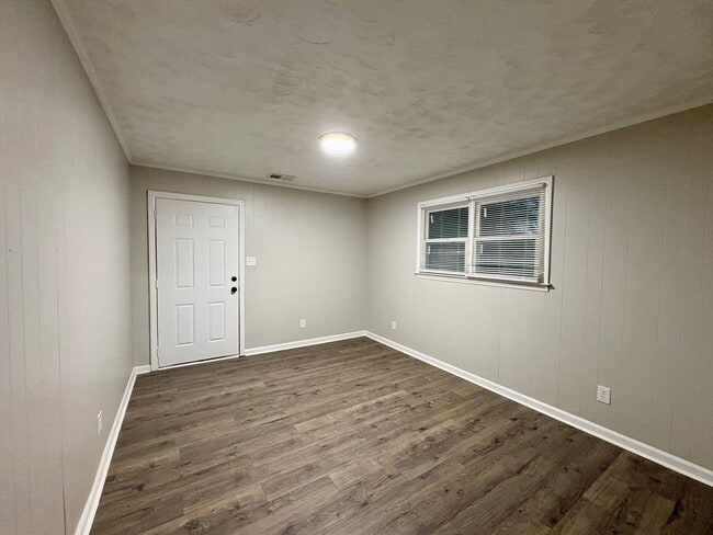 Building Photo - 5 3rd St