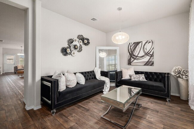 Foto del edificio - 522 Ashley Falls Ln