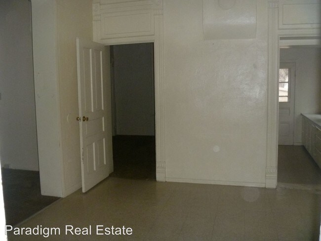 Building Photo - 518 27th St