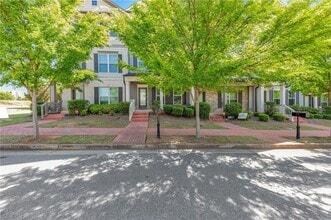 Building Photo - 3625 Hawthorne Terrace