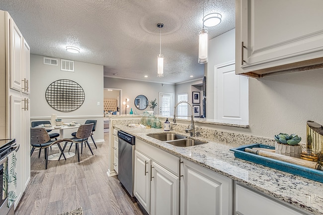 Building Photo - Estates at Las Colinas