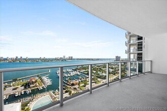 Building Photo - 220 Lake Shore Dr