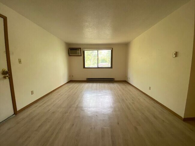 Foto del edificio - $950 | 2 Bedroom, 1 Bathroom Apartment | N...