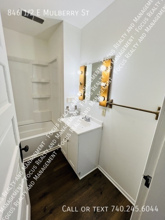 Building Photo - 846 1/2 E Mulberry St-