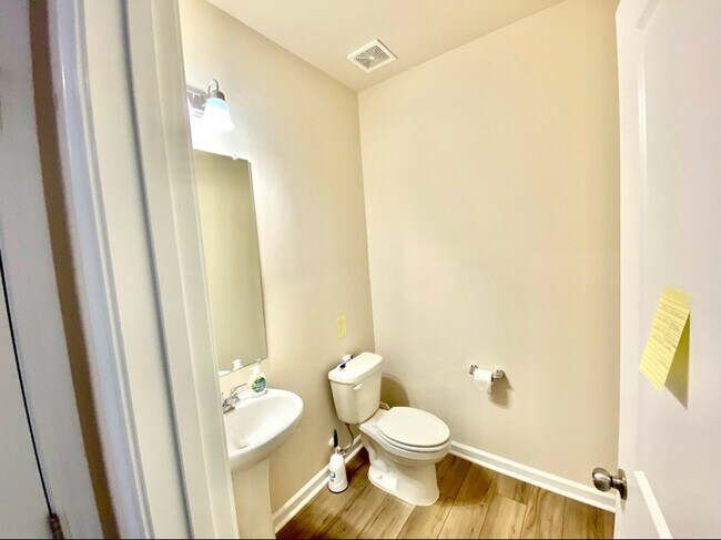 Foto del edificio - 5612 Preveza Pl