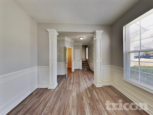 Building Photo - 5920 Shining Oak Ln