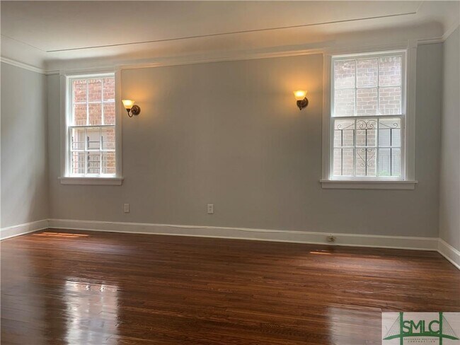 Building Photo - 734 E 45th St