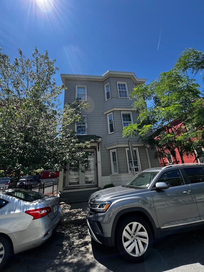 Building Photo - 184 Otis St