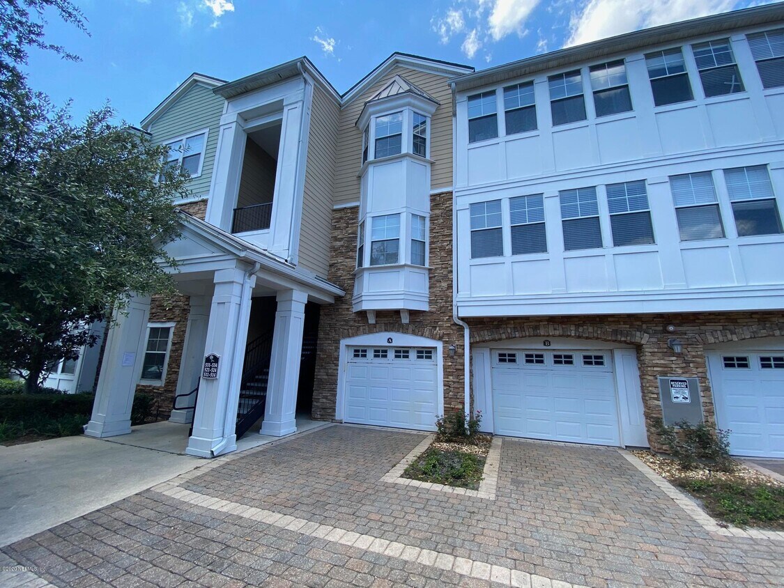 Foto principal - 8550 Touchton Rd