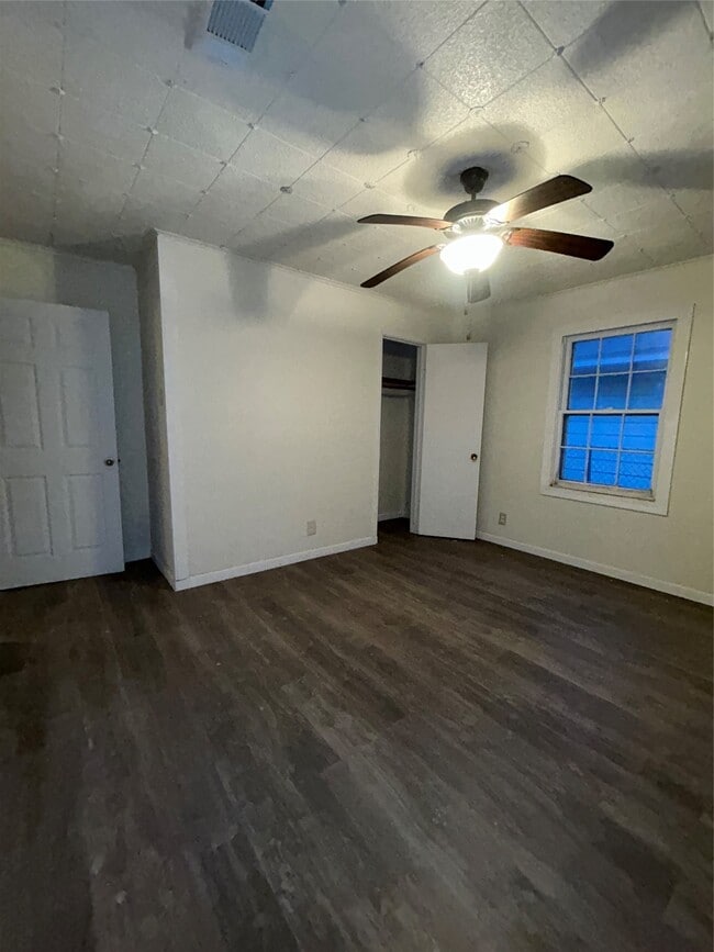 Building Photo - 2018 N Avenue H