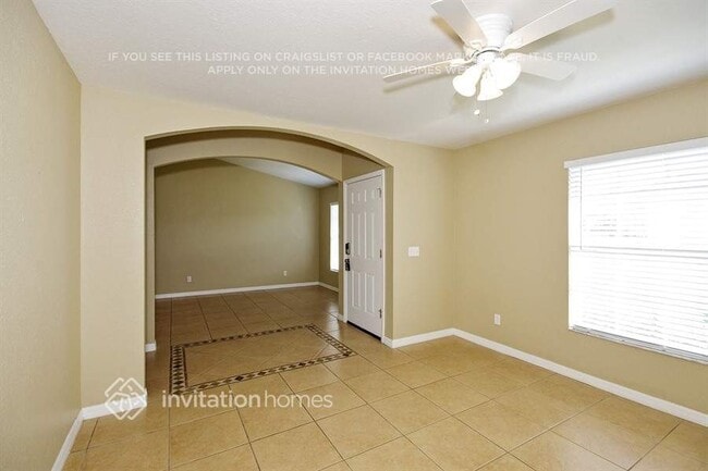 Foto del edificio - 643 Parakeet Ct