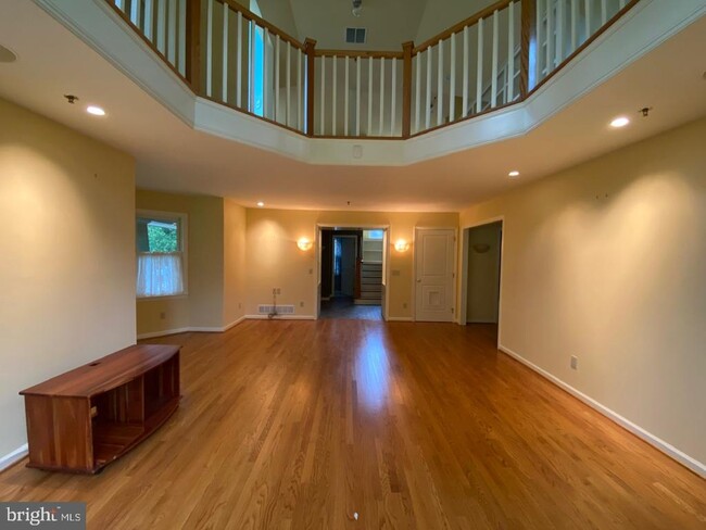 Building Photo - 108 E Park Pl