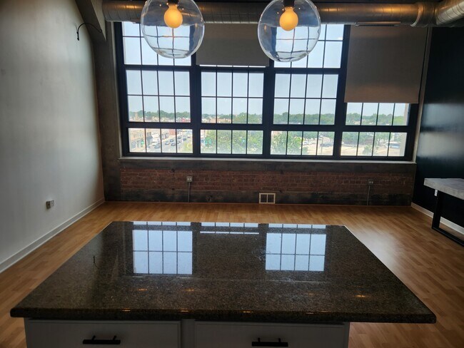 Foto del edificio - 3963 W Belmont Ave