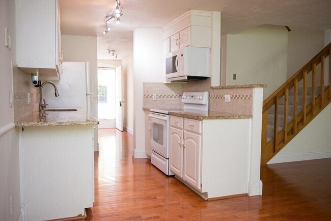 Building Photo - 47 Samuel Dr