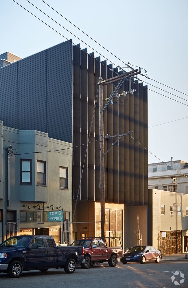 Building Photo - 616 20th St