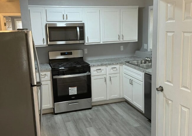 Foto del edificio - 8576 Kathlyn Dr