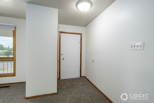 Building Photo - Beautiful Home in South Ogden!