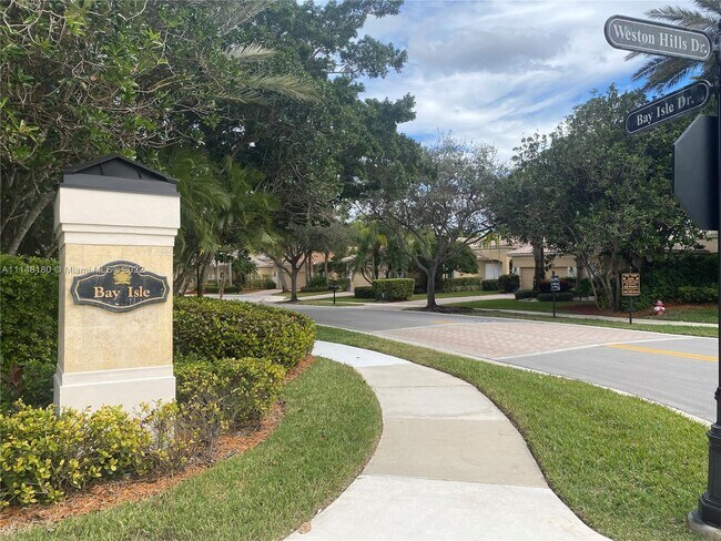 Foto del edificio - 2486 Bay Isle Dr