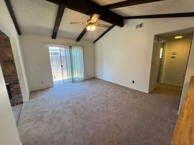 Foto del edificio - 8947-8949 El Oro Plaza Dr