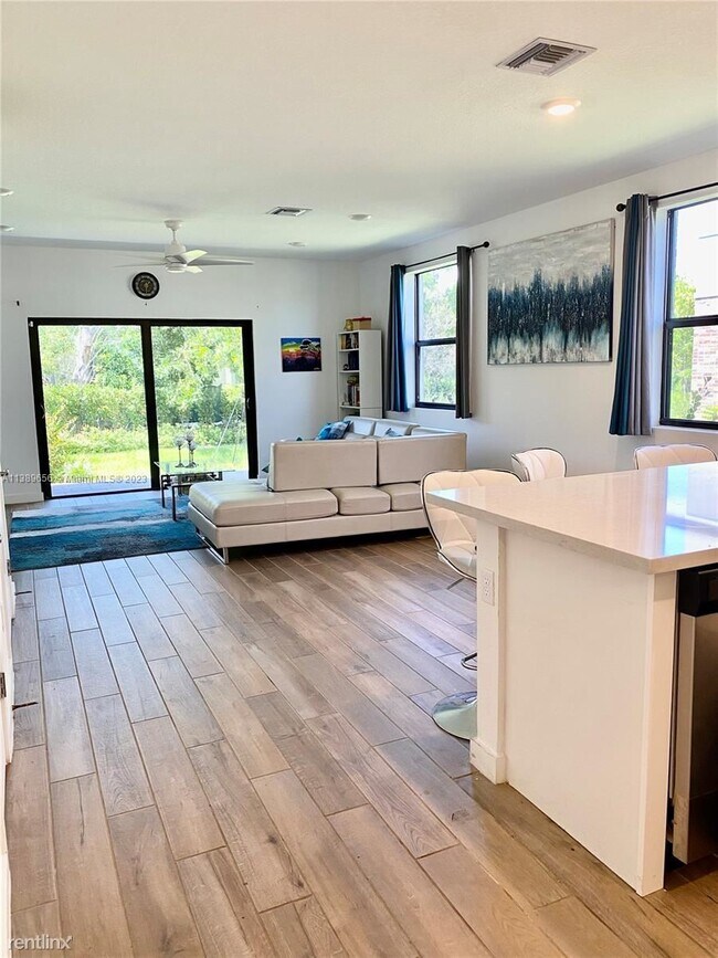 Foto del edificio - 3 br, 2.5 bath House - 186 SE 5th Ct # 186