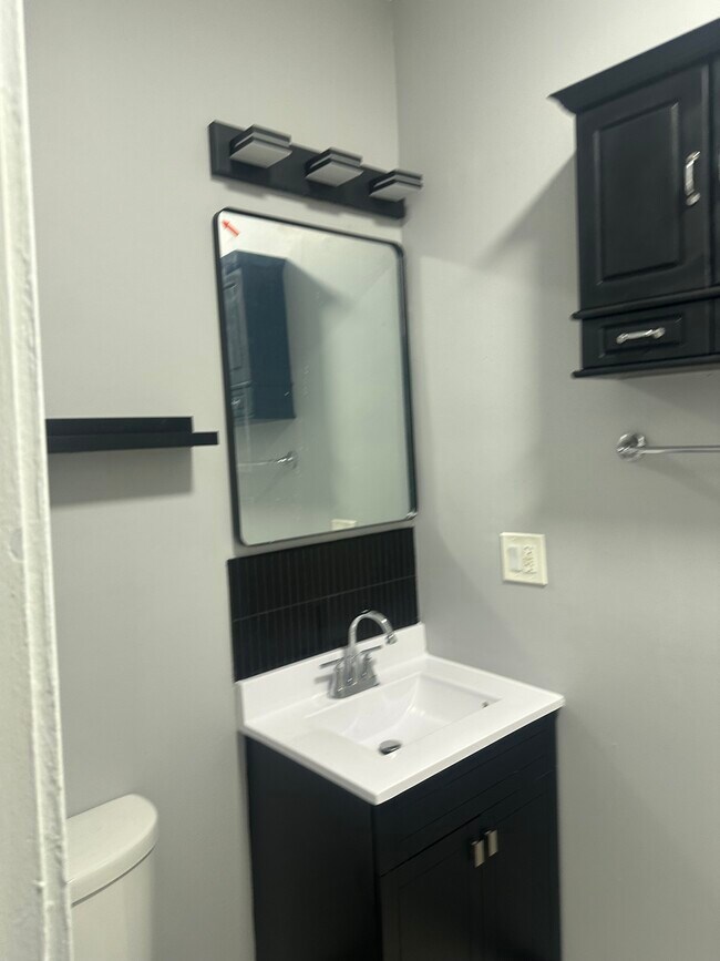 Foto del edificio - 903 N Lockwood Ave