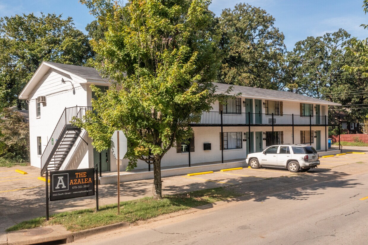 Foto principal - The Azalea: 1 & 2 Bedroom Apartments