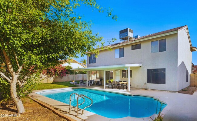 Foto del edificio - 7126 W Corrine Dr