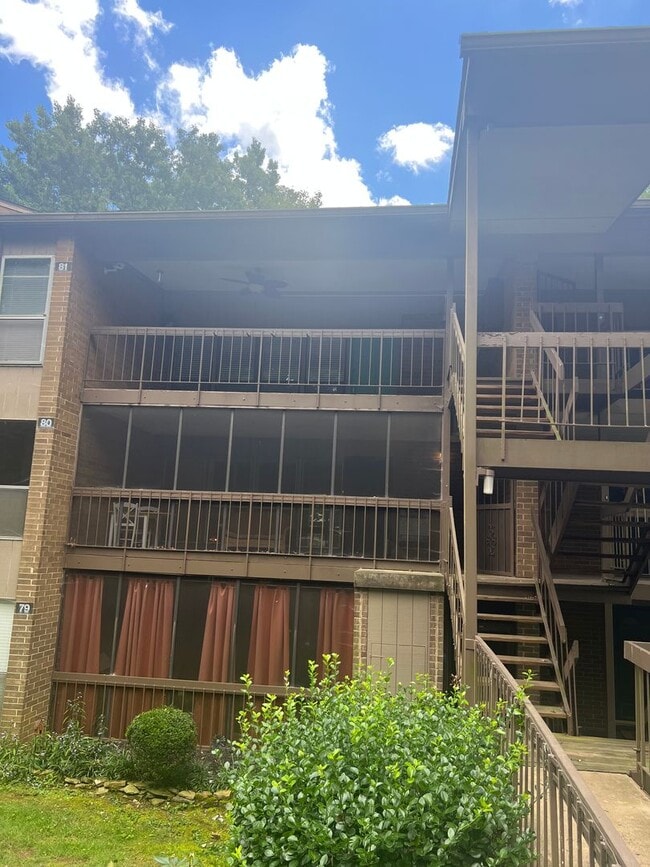 Photo - West Knoxville 37923 - 2 bedroom, 2 bath condo - Contact Lisa Vineyard and Shannon Russell (865) ...