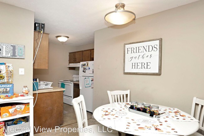 Foto del edificio - 3 br, 1.5 bath Apartment - 140 Gazette Avenue