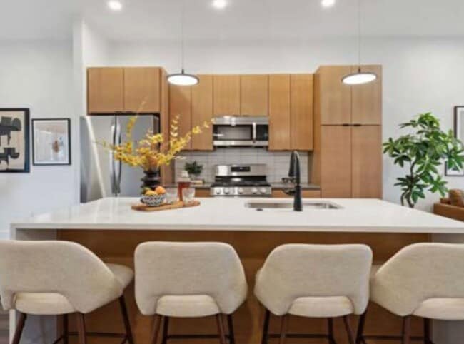 Building Photo - 1547 Pallister St