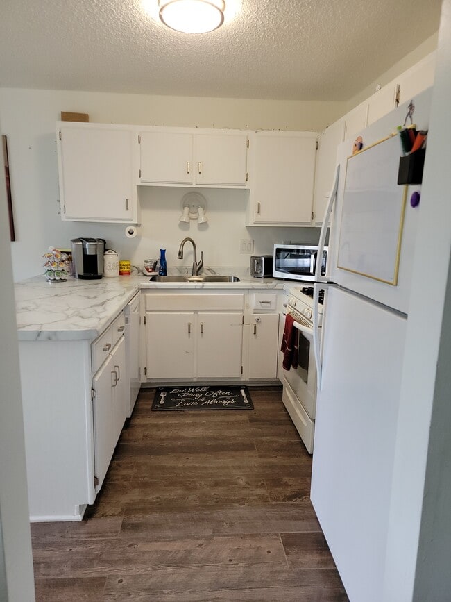 Kitchen - 4557 Scott Trl