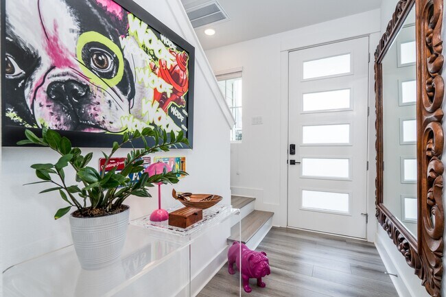 Foto del edificio - 8324 Springwood Cyn Ln