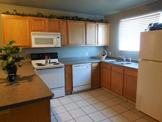 Kitchen area - 2315 5th Ave S