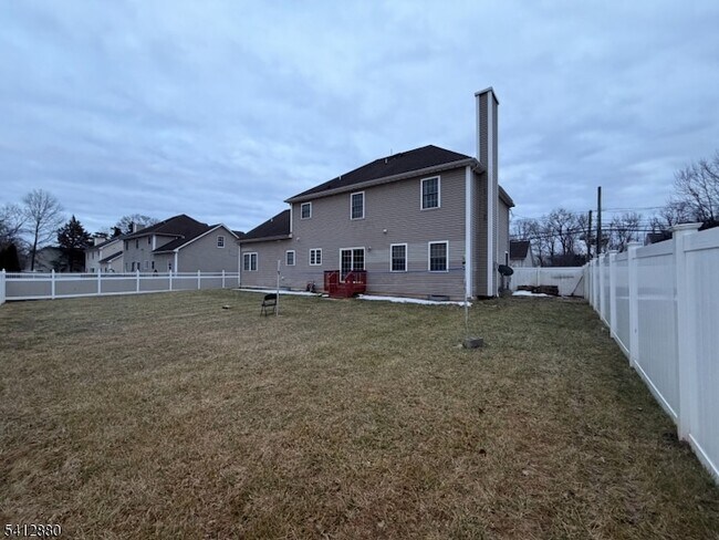 Building Photo - 105 Churchill Ave